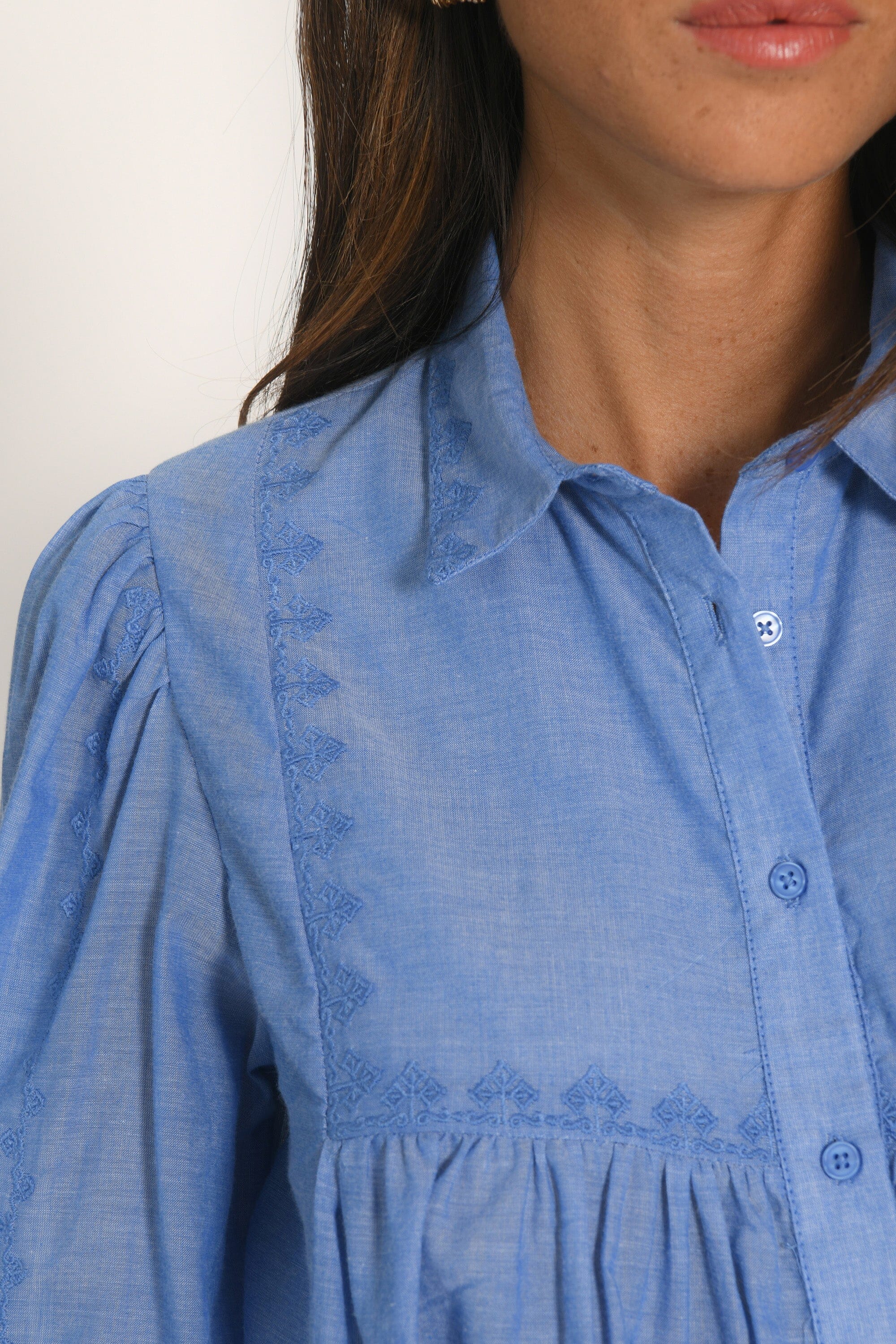CHEMISIER BRODERIES - AICHA - CHAMBRAY - Image 5